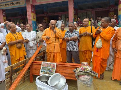 ISKCON provides aid to Hindu families affected by attacks in Bangladesh | ISKCON provides aid to Hindu families affected by attacks in Bangladesh ISKCON provides aid to Hindu families affected by attacks in Bangladesh | ISKCON provides aid to Hindu families affected by attacks in Bangladesh