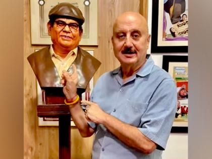 Anupam Kher to launch Satish Kaushik scholarship to honour memory of late friend | Anupam Kher to launch Satish Kaushik scholarship to honour memory of late friend