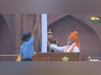 PM Modi opts for saffron turban with tri-coloured stole on 79th Independence Day | PM Modi opts for saffron turban with tri-coloured stole on 79th Independence Day