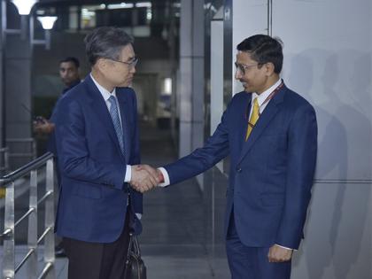 South Korean Foreign Minister arrives in India on maiden visit | South Korean Foreign Minister arrives in India on maiden visit
