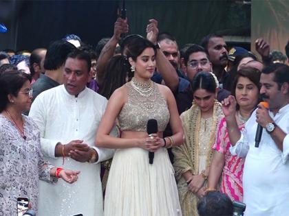 "Roz bolungi....": Janhvi Kapoor reacts after being turned into "meme material" for chanting 'Bharat Mata Ki Jai' at Janmashtami event | "Roz bolungi....": Janhvi Kapoor reacts after being turned into "meme material" for chanting 'Bharat Mata Ki Jai' at Janmashtami event "Roz bolungi....": Janhvi Kapoor reacts after being turned into "meme material" for chanting 'Bharat Mata Ki Jai' at Janmashtami event | "Roz bolungi....": Janhvi Kapoor reacts after being turned into "meme material" for chanting 'Bharat Mata Ki Jai' at Janmashtami event