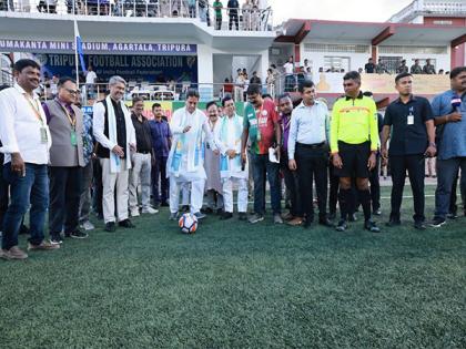 Tripura: CM attends legends clash between Mohun Bagan Super Giant and East Bengal | Tripura: CM attends legends clash between Mohun Bagan Super Giant and East Bengal Tripura: CM attends legends clash between Mohun Bagan Super Giant and East Bengal | Tripura: CM attends legends clash between Mohun Bagan Super Giant and East Bengal