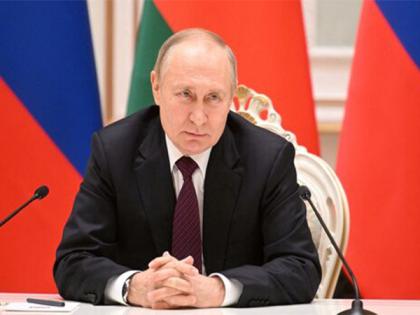 Putin's bodyguards carried "poop suitcase" to Alaska summit with Trump: Report | Putin's bodyguards carried "poop suitcase" to Alaska summit with Trump: Report
