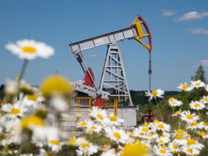 Trump aide advices 'crushing' Russian economy by penalising countries buying oil from them | Trump aide advices 'crushing' Russian economy by penalising countries buying oil from them Trump aide advices 'crushing' Russian economy by penalising countries buying oil from them | Trump aide advices 'crushing' Russian economy by penalising countries buying oil from them