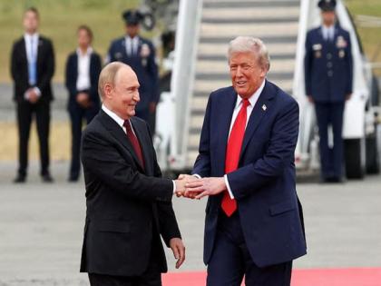 Trump pauses Zelenskyy-EU meeting to speak to Putin | Trump pauses Zelenskyy-EU meeting to speak to Putin Trump pauses Zelenskyy-EU meeting to speak to Putin | Trump pauses Zelenskyy-EU meeting to speak to Putin