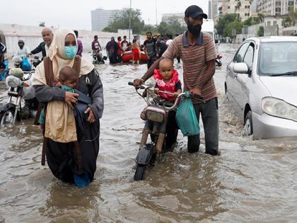 Pakistan: Karachi rains trigger power outages, traffic disruptions; authorities declare emergency | Pakistan: Karachi rains trigger power outages, traffic disruptions; authorities declare emergency Pakistan: Karachi rains trigger power outages, traffic disruptions; authorities declare emergency | Pakistan: Karachi rains trigger power outages, traffic disruptions; authorities declare emergency