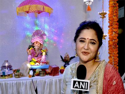 Ganesh Chaturthi 2025: Rashmi Desai brings home eco-friendly Bappa, talks about her family traditions | Ganesh Chaturthi 2025: Rashmi Desai brings home eco-friendly Bappa, talks about her family traditions Ganesh Chaturthi 2025: Rashmi Desai brings home eco-friendly Bappa, talks about her family traditions | Ganesh Chaturthi 2025: Rashmi Desai brings home eco-friendly Bappa, talks about her family traditions