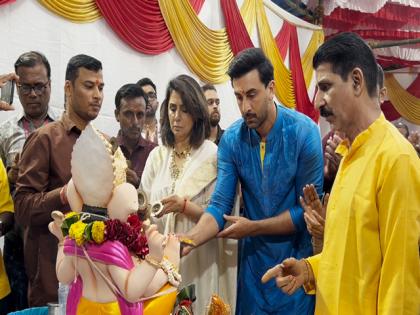 Ganesh Visarjan 2025: Ranbir Kapoor bids goodbye to Bappa with Mom Neetu Kapoor | Ganesh Visarjan 2025: Ranbir Kapoor bids goodbye to Bappa with Mom Neetu Kapoor Ganesh Visarjan 2025: Ranbir Kapoor bids goodbye to Bappa with Mom Neetu Kapoor | Ganesh Visarjan 2025: Ranbir Kapoor bids goodbye to Bappa with Mom Neetu Kapoor