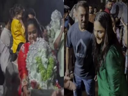 Salman Khan and family bid emotional farewell to Bappa; check video | Salman Khan and family bid emotional farewell to Bappa; check video Salman Khan and family bid emotional farewell to Bappa; check video | Salman Khan and family bid emotional farewell to Bappa; check video