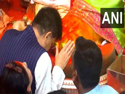 Ganesh Chaturthi 2025: Union Minister Piyush Goyal offers prayers at Lalbaugcha Raja | Ganesh Chaturthi 2025: Union Minister Piyush Goyal offers prayers at Lalbaugcha Raja Ganesh Chaturthi 2025: Union Minister Piyush Goyal offers prayers at Lalbaugcha Raja | Ganesh Chaturthi 2025: Union Minister Piyush Goyal offers prayers at Lalbaugcha Raja