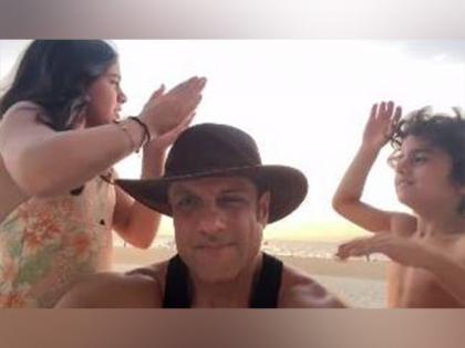 Fardeen Khan recreates 'Kahan Ho Tum' step from 'No Entry' with his kids | Fardeen Khan recreates 'Kahan Ho Tum' step from 'No Entry' with his kids Fardeen Khan recreates 'Kahan Ho Tum' step from 'No Entry' with his kids | Fardeen Khan recreates 'Kahan Ho Tum' step from 'No Entry' with his kids