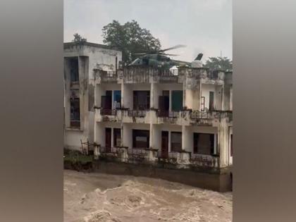 Neeru Bajwa hails 'Punjabi bhaichara' as people unite to help flood victims | Neeru Bajwa hails 'Punjabi bhaichara' as people unite to help flood victims Neeru Bajwa hails 'Punjabi bhaichara' as people unite to help flood victims | Neeru Bajwa hails 'Punjabi bhaichara' as people unite to help flood victims