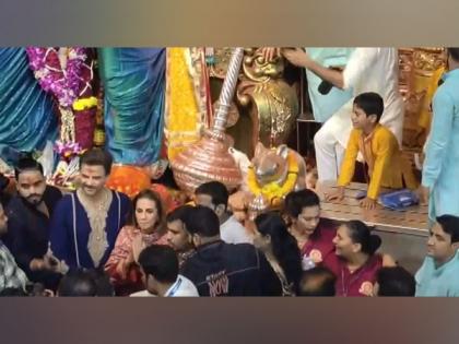 Ganesh Chaturthi: Anil Kapoor, wife Sunita offer prayers at Lalbaugcha Raja | Ganesh Chaturthi: Anil Kapoor, wife Sunita offer prayers at Lalbaugcha Raja Ganesh Chaturthi: Anil Kapoor, wife Sunita offer prayers at Lalbaugcha Raja | Ganesh Chaturthi: Anil Kapoor, wife Sunita offer prayers at Lalbaugcha Raja