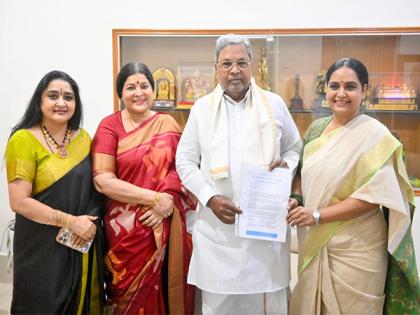 Senior actresses meet CM Siddaramaiah, demand Karnataka Ratna award for late Vishnuvardhan | Senior actresses meet CM Siddaramaiah, demand Karnataka Ratna award for late Vishnuvardhan Senior actresses meet CM Siddaramaiah, demand Karnataka Ratna award for late Vishnuvardhan | Senior actresses meet CM Siddaramaiah, demand Karnataka Ratna award for late Vishnuvardhan