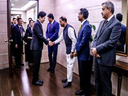 Singapore PM Lawrence Wong arrives in India on three-day visit | Singapore PM Lawrence Wong arrives in India on three-day visit Singapore PM Lawrence Wong arrives in India on three-day visit | Singapore PM Lawrence Wong arrives in India on three-day visit