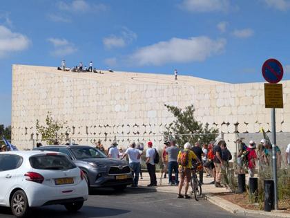 Jerusalem protesters set fires, occupy buildings near Israeli parliament | Jerusalem protesters set fires, occupy buildings near Israeli parliament Jerusalem protesters set fires, occupy buildings near Israeli parliament | Jerusalem protesters set fires, occupy buildings near Israeli parliament