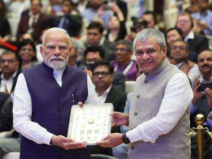 Made in India commercial chips on the horizon: PM Modi presented special semiconductor memento at Semicon India | Made in India commercial chips on the horizon: PM Modi presented special semiconductor memento at Semicon India Made in India commercial chips on the horizon: PM Modi presented special semiconductor memento at Semicon India | Made in India commercial chips on the horizon: PM Modi presented special semiconductor memento at Semicon India