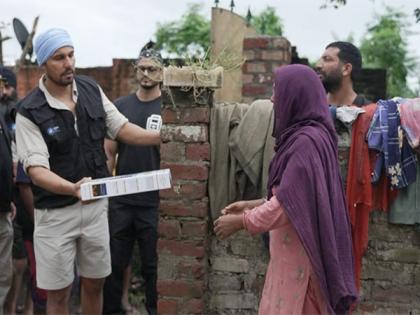 Actor Randeep Hooda extends support to flood-affected families in Punjab, joins relief operations team | Actor Randeep Hooda extends support to flood-affected families in Punjab, joins relief operations team Actor Randeep Hooda extends support to flood-affected families in Punjab, joins relief operations team | Actor Randeep Hooda extends support to flood-affected families in Punjab, joins relief operations team