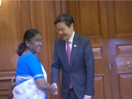 Singapore PM Wong meets President Droupadi Murmu at Rashtrapati Bhavan | Singapore PM Wong meets President Droupadi Murmu at Rashtrapati Bhavan Singapore PM Wong meets President Droupadi Murmu at Rashtrapati Bhavan | Singapore PM Wong meets President Droupadi Murmu at Rashtrapati Bhavan