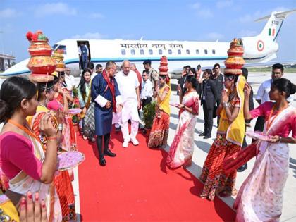 Bhutan PM Tshering Tobgay, spouse arrive in Ayodhya | Bhutan PM Tshering Tobgay, spouse arrive in Ayodhya Bhutan PM Tshering Tobgay, spouse arrive in Ayodhya | Bhutan PM Tshering Tobgay, spouse arrive in Ayodhya