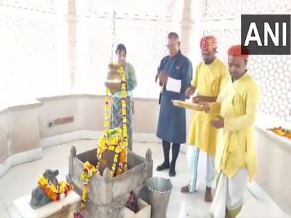 Bhutan PM Tshering Tobgay, spouse visit Shri Ram Janmbhoomi Temple in Ayodhya | Bhutan PM Tshering Tobgay, spouse visit Shri Ram Janmbhoomi Temple in Ayodhya Bhutan PM Tshering Tobgay, spouse visit Shri Ram Janmbhoomi Temple in Ayodhya | Bhutan PM Tshering Tobgay, spouse visit Shri Ram Janmbhoomi Temple in Ayodhya