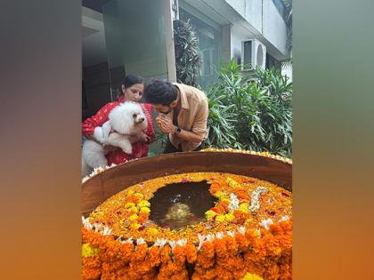 Kartik Aaryan bids goodbye to Ganpati Bappa, shares pictures from Ganesh immersion procession at his home | Kartik Aaryan bids goodbye to Ganpati Bappa, shares pictures from Ganesh immersion procession at his home Kartik Aaryan bids goodbye to Ganpati Bappa, shares pictures from Ganesh immersion procession at his home | Kartik Aaryan bids goodbye to Ganpati Bappa, shares pictures from Ganesh immersion procession at his home