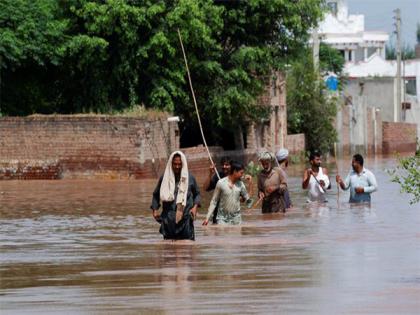 Pakistan: 5 die as boat carrying flood evacuees capsizes | Pakistan: 5 die as boat carrying flood evacuees capsizes Pakistan: 5 die as boat carrying flood evacuees capsizes | Pakistan: 5 die as boat carrying flood evacuees capsizes