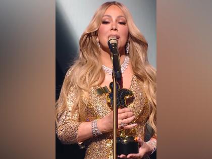 Mariah Carey accepts Video Vanguard Award from Ariana Grande at MTV VMAs | Mariah Carey accepts Video Vanguard Award from Ariana Grande at MTV VMAs Mariah Carey accepts Video Vanguard Award from Ariana Grande at MTV VMAs | Mariah Carey accepts Video Vanguard Award from Ariana Grande at MTV VMAs
