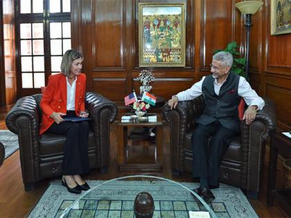 Jaishankar holds talks with Iowa Governor on India-US economic ties | Jaishankar holds talks with Iowa Governor on India-US economic ties Jaishankar holds talks with Iowa Governor on India-US economic ties | Jaishankar holds talks with Iowa Governor on India-US economic ties