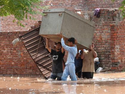 Pak: Karachi on alert as fresh showers raise fears of flooding | Pak: Karachi on alert as fresh showers raise fears of flooding Pak: Karachi on alert as fresh showers raise fears of flooding | Pak: Karachi on alert as fresh showers raise fears of flooding