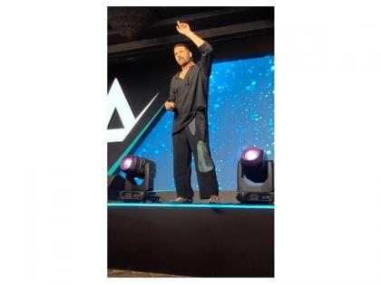"Jai Mahakal wohi hai asli Khiladi," responds Akshay Kumar when fans chant 'Ek Khiladi Sab Pe Bhari' | "Jai Mahakal wohi hai asli Khiladi," responds Akshay Kumar when fans chant 'Ek Khiladi Sab Pe Bhari' "Jai Mahakal wohi hai asli Khiladi," responds Akshay Kumar when fans chant 'Ek Khiladi Sab Pe Bhari' | "Jai Mahakal wohi hai asli Khiladi," responds Akshay Kumar when fans chant 'Ek Khiladi Sab Pe Bhari'