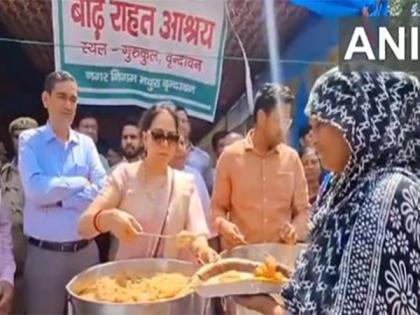 Mathura: Hema Malini meets flood affected victims | Mathura: Hema Malini meets flood affected victims Mathura: Hema Malini meets flood affected victims | Mathura: Hema Malini meets flood affected victims