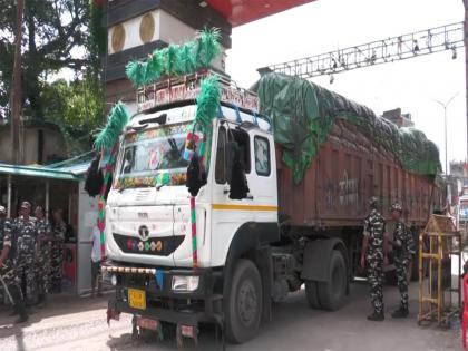 UP: Sonauli border reopens after four-day closure amid Nepal unrest; trucks with essentials allowed | UP: Sonauli border reopens after four-day closure amid Nepal unrest; trucks with essentials allowed