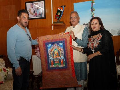 Salman Khan paid a courtesy visit to Ladakh LG Kavinder Gupta at the Raj Niwas in Leh | Salman Khan paid a courtesy visit to Ladakh LG Kavinder Gupta at the Raj Niwas in Leh