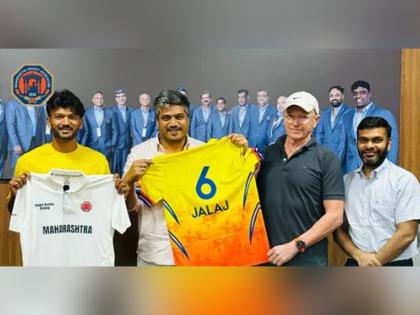 Domestic cricket stalwart Jalaj Saxena signs with Maharashtra | Domestic cricket stalwart Jalaj Saxena signs with Maharashtra