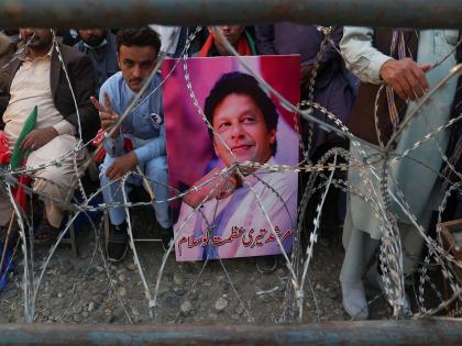 Ex Pak PM, wife to appear for Toshakhana case 2 hearing | Ex Pak PM, wife to appear for Toshakhana case 2 hearing Ex Pak PM, wife to appear for Toshakhana case 2 hearing | Ex Pak PM, wife to appear for Toshakhana case 2 hearing