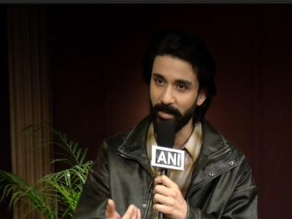 Raghav Juyal opens up about why he was on phone when touching SRK's feet at the 'Ba***ds of Bollywood' trailer launch | Raghav Juyal opens up about why he was on phone when touching SRK's feet at the 'Ba***ds of Bollywood' trailer launch Raghav Juyal opens up about why he was on phone when touching SRK's feet at the 'Ba***ds of Bollywood' trailer launch | Raghav Juyal opens up about why he was on phone when touching SRK's feet at the 'Ba***ds of Bollywood' trailer launch