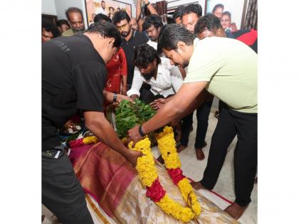 Robo Shankar funeral: Udhayanidhi Stalin, film fraternity, fans pay last respects in Chennai | Robo Shankar funeral: Udhayanidhi Stalin, film fraternity, fans pay last respects in Chennai