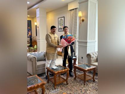 MP: Singapore Consul General meets CM, holds discussion on investment promotion in state | MP: Singapore Consul General meets CM, holds discussion on investment promotion in state