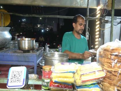 Food stalls allowed to remain open till early morning in Gujarat during Navratri; vendors hail government move | Food stalls allowed to remain open till early morning in Gujarat during Navratri; vendors hail government move