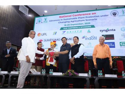Dr. R.G. Agarwal Receives Prestigious Agro-Industry Leadership Award for Transforming Indian Agriculture | Dr. R.G. Agarwal Receives Prestigious Agro-Industry Leadership Award for Transforming Indian Agriculture