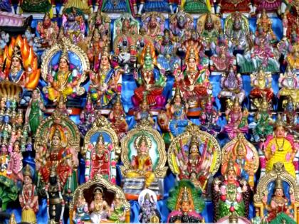 Thiruvananthapuram Tantri displays 7,400 idol Bommakolu display as part of Navratri celebrations | Thiruvananthapuram Tantri displays 7,400 idol Bommakolu display as part of Navratri celebrations