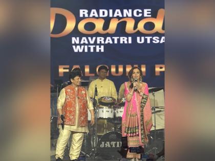 Nita Ambani celebrates Navratri, performs dandiya with Falguni Pathak | Nita Ambani celebrates Navratri, performs dandiya with Falguni Pathak