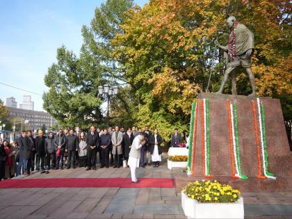 MoS Margherita pays tributes to Mahatma Gandhi in Russia, recalls message of non-violence, peace