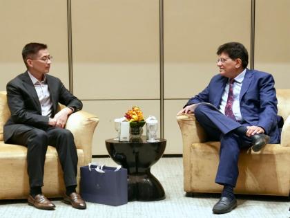 Piyush Goyal meets Sembcorp CEO to explore collaboration in clean energy and green hydrogen | Piyush Goyal meets Sembcorp CEO to explore collaboration in clean energy and green hydrogen