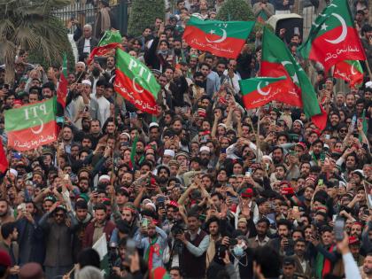 Pakistan: PTI offers backing for no-confidence motion amid PPP-PML-N rift | Pakistan: PTI offers backing for no-confidence motion amid PPP-PML-N rift Pakistan: PTI offers backing for no-confidence motion amid PPP-PML-N rift | Pakistan: PTI offers backing for no-confidence motion amid PPP-PML-N rift