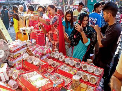 Karva Chauth spurs estimated Rs 28,000 cr business nationwide, Rs 8,000 cr in Delhi alone: CAIT | Karva Chauth spurs estimated Rs 28,000 cr business nationwide, Rs 8,000 cr in Delhi alone: CAIT