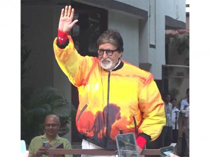 Amitabh Bachchan greets fans outside his residence, expresses gratitude for birthday wishes | Amitabh Bachchan greets fans outside his residence, expresses gratitude for birthday wishes