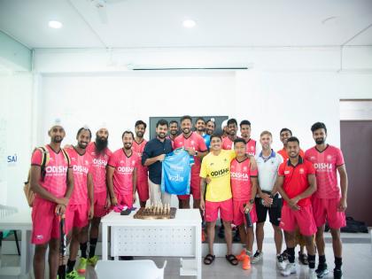 Indian Men's Hockey Team engage in a first-of-its-kind chess masterclass with American Gambits co-owner Prachura P Padakannaya | Indian Men's Hockey Team engage in a first-of-its-kind chess masterclass with American Gambits co-owner Prachura P Padakannaya Indian Men's Hockey Team engage in a first-of-its-kind chess masterclass with American Gambits co-owner Prachura P Padakannaya | Indian Men's Hockey Team engage in a first-of-its-kind chess masterclass with American Gambits co-owner Prachura P Padakannaya