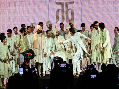 Lakme Fashion Week 2025: Tarun Tahiliani redefines 'India-Modern' with his groundbreaking Tasva collection | Lakme Fashion Week 2025: Tarun Tahiliani redefines 'India-Modern' with his groundbreaking Tasva collection